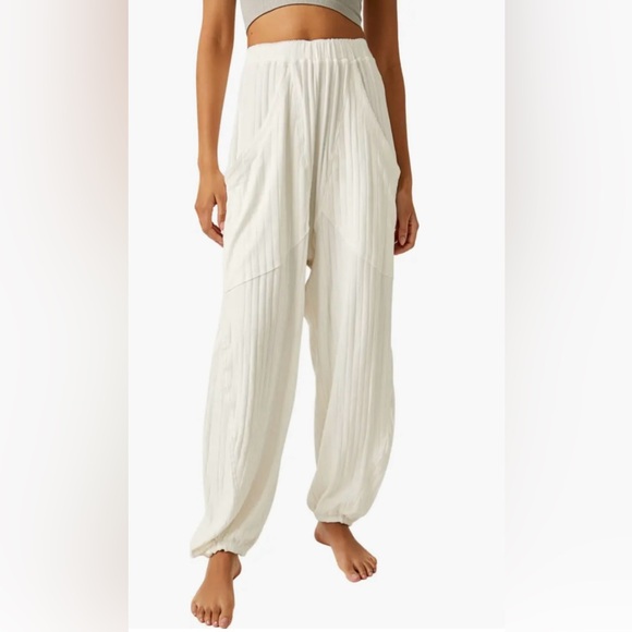 🆕 Free People Coffee Chat jogger in off white only size small - Picture 2 of 16